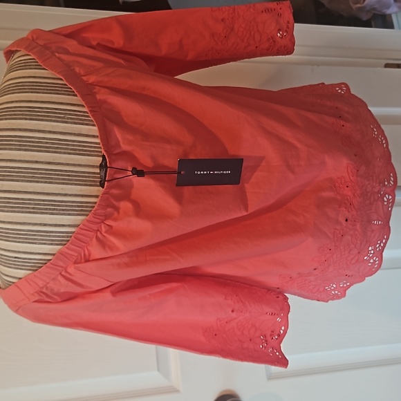 Tommy Hilfiger Coral Off the Shoulder Embroidered Eyelet Hem Size S Blouse - Picture 6 of 12